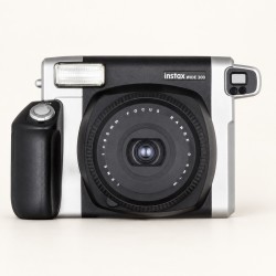 Fujifilm Instax Wide 300 noir et argent proposé en location