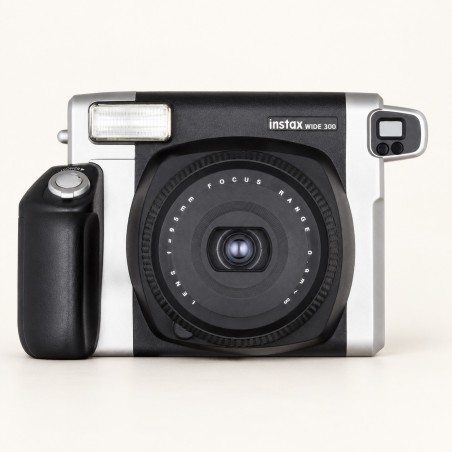 Fujifilm Instax Wide 300 noir et argent proposé en location